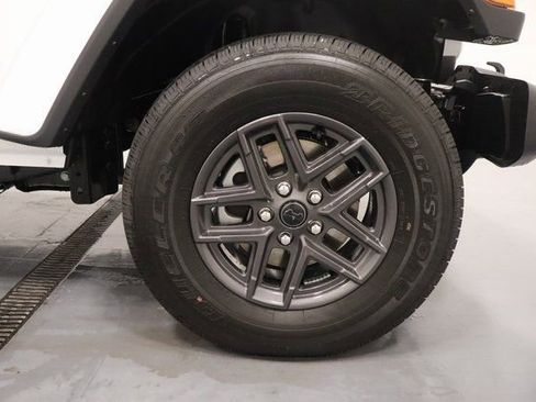 New 2025 Jeep Gladiator Sport image 25