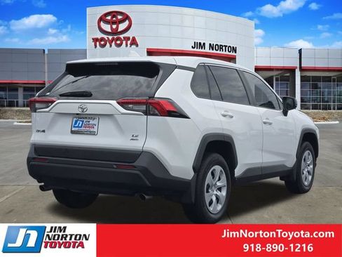 Used 2024 Toyota RAV4 LE AWD/4WD image 7