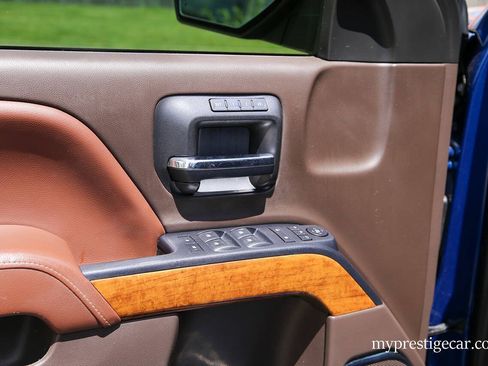 Used 2015 Chevrolet Silverado 1500 High Country w/ High Country Premium Package AWD/4WD image 40