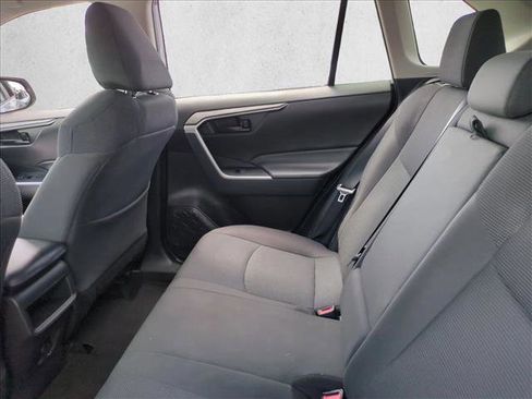 Used 2021 Toyota RAV4 LE FWD image 17