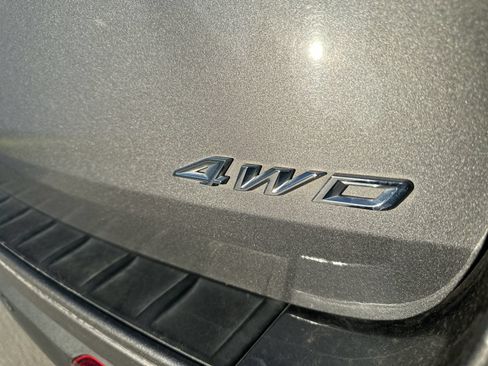 Used 2021 Ford Explorer XLT w/ Equipment Group 202A AWD/4WD image 32