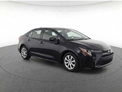 Used 2023 Toyota Corolla LE FWD image 3