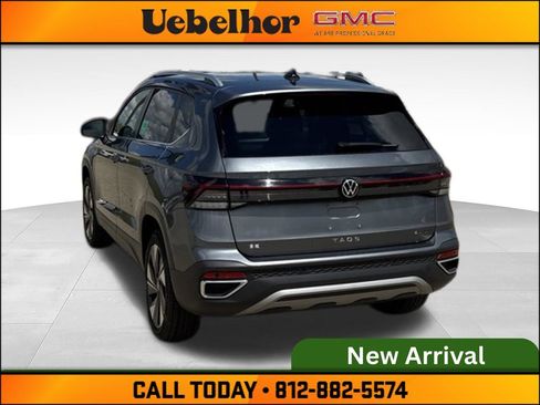Used 2025 Volkswagen Taos SE AWD/4WD image 8