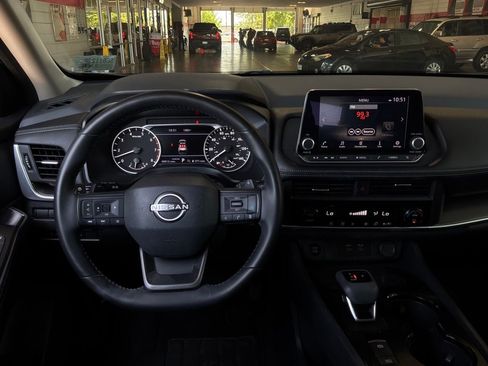 Used 2025 Nissan Rogue SV FWD image 14