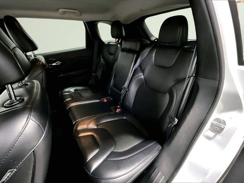 Used 2021 Jeep Cherokee Latitude Plus image 23