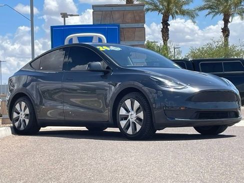 Used 2024 Tesla Model Y Long Range AWD/4WD image 3