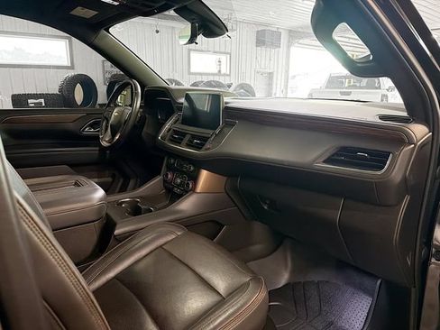 Used 2022 Chevrolet Suburban High Country AWD/4WD image 12