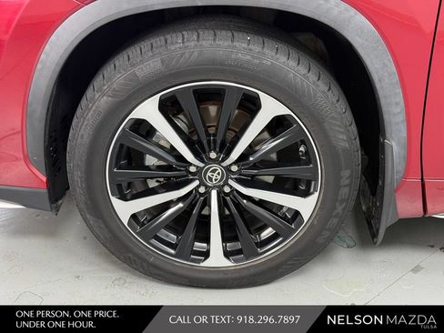 Used 2022 Toyota Highlander XSE FWD image 13