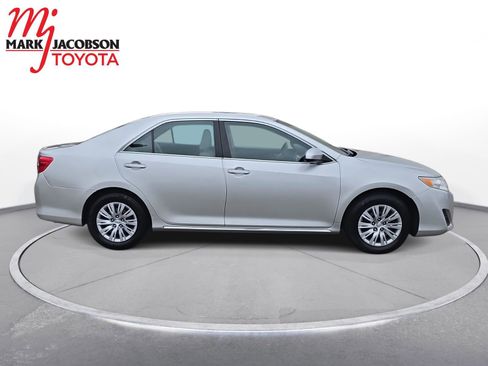 Used 2012 Toyota Camry LE image 5