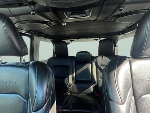 Used 2020 Jeep Wrangler Unlimited Sahara image 19