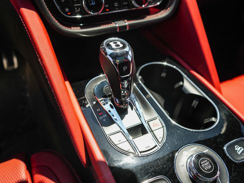 Used 2023 Bentley Bentayga Extended Wheelbase AWD/4WD image 24