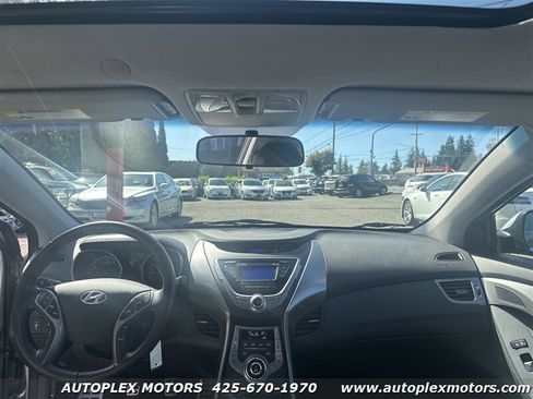 Used 2013 Hyundai Elantra SE image 18