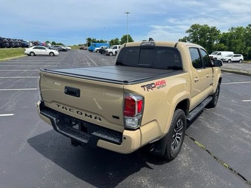 Used 2020 Toyota Tacoma TRD Sport w/ Technology Package AWD/4WD image 3