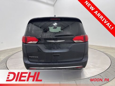 Used 2019 Chrysler Pacifica Touring-L w/ Advanced Safetytec Group image 6