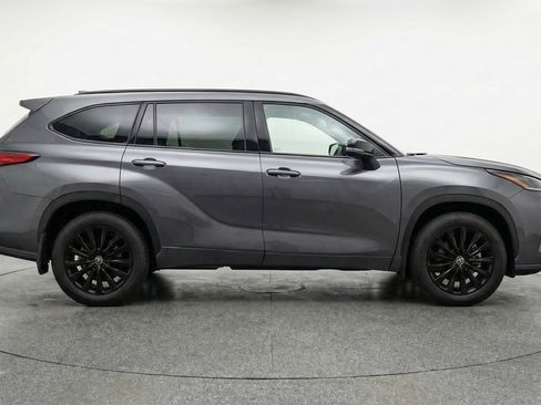 Used 2025 Toyota Highlander XSE AWD/4WD image 5