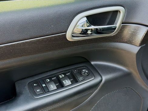 Used 2017 Jeep Grand Cherokee Altitude image 22