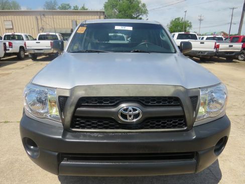 Used 2011 Toyota Tacoma PreRunner RWD image 2