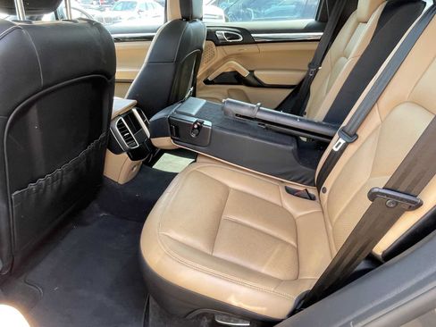 Used 2016 Porsche Cayenne AWD/4WD image 11
