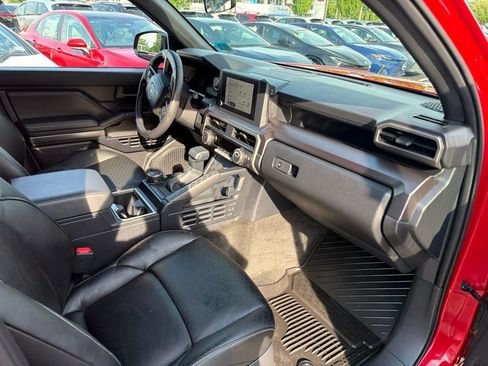 Certified 2025 Toyota 4Runner SR5 AWD/4WD image 11