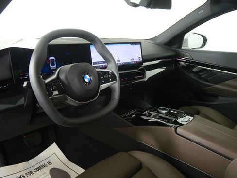 Certified 2025 BMW 530i image 13