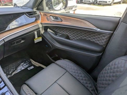 New 2026 Jeep Grand Cherokee L Summit w/ Advanced Protech Group IV AWD/4WD image 19