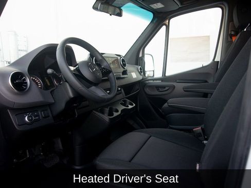 Used 2025 Mercedes-Benz Sprinter 2500 image 35