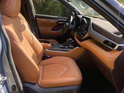 Used 2020 Toyota Highlander Platinum image 37