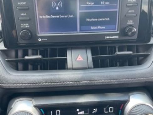 Used 2021 Toyota RAV4 XLE w/ Carpet Mat Package (TMS) image 8