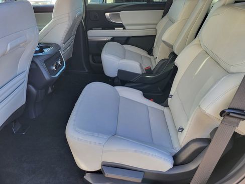 Used 2025 Ford Expedition Platinum w/ Driver's Package image 17