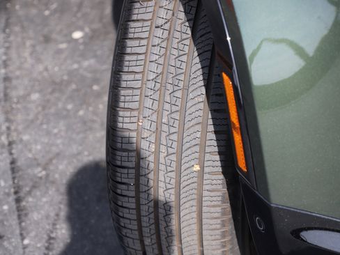 New 2026 Land Rover Defender 110 X-Dynamic SE image 3