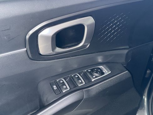 Used 2023 Kia Sorento LX image 17