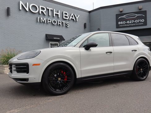 Used 2024 Porsche Cayenne S AWD/4WD image 1