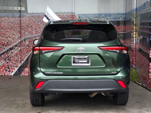 Certified 2024 Toyota Highlander XLE image 7
