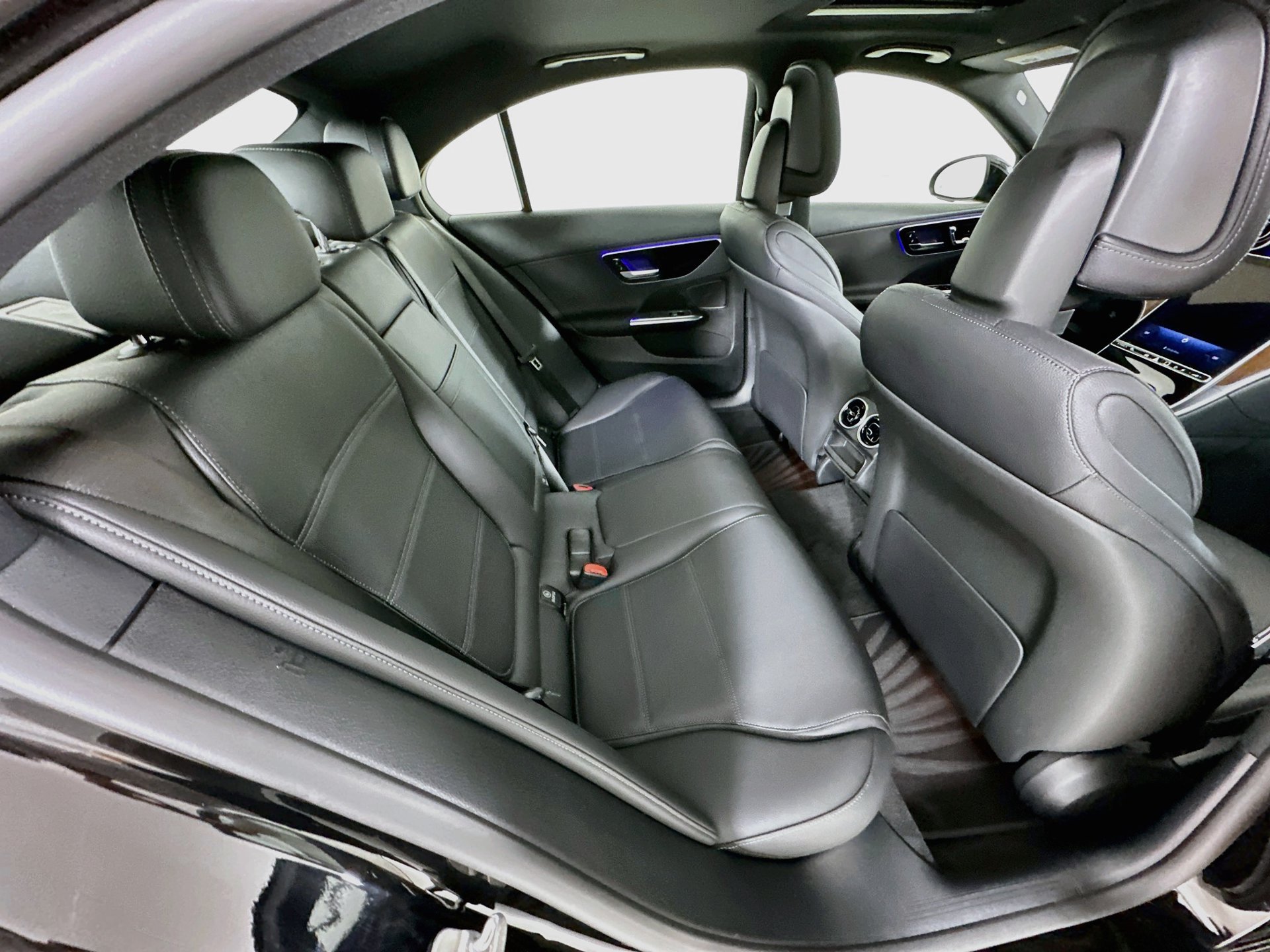 Used 2025 Mercedes-Benz C 300 Sedan image 28