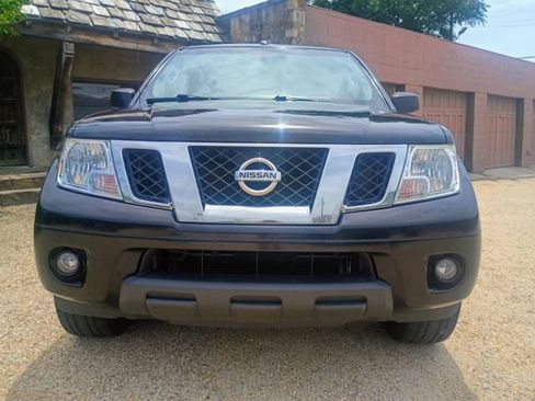 Used 2013 Nissan Frontier SV w/ SV Value Truck Pkg RWD image 3