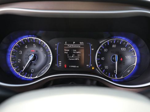 Used 2021 Chrysler Voyager Lxi FWD image 14
