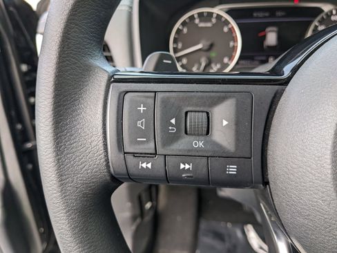 Used 2022 Nissan Rogue SV image 36