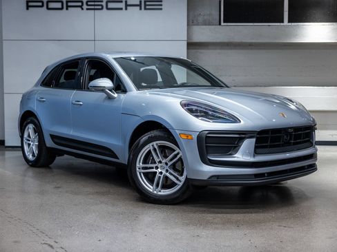 Used 2025 Porsche Macan AWD/4WD image 10
