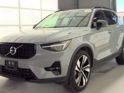 Used 2025 Volvo XC40 B5 Plus w/ Protection Package Premier