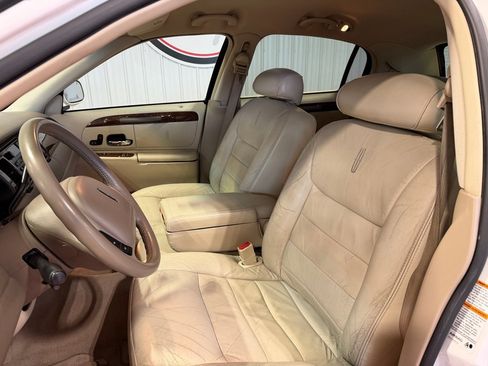 Used 2002 Lincoln Town Car Executive image 14