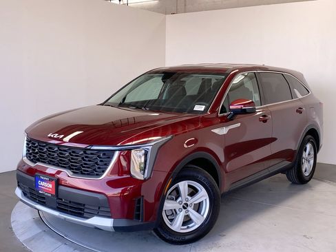 Used 2025 Kia Sorento LX FWD image 1