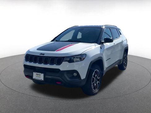 Used 2025 Jeep Compass Trailhawk image 7