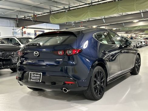 Used 2019 MAZDA MAZDA3 Hatchback w/ Premium Package FWD image 2