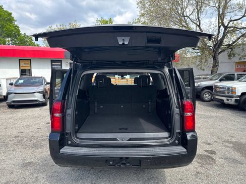 Used 2017 Chevrolet Suburban LS RWD image 13