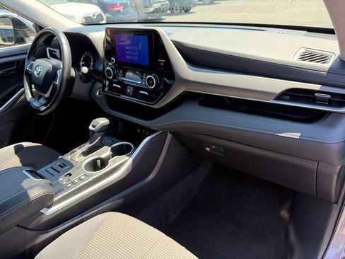 Certified 2025 Toyota Highlander LE AWD/4WD image 17