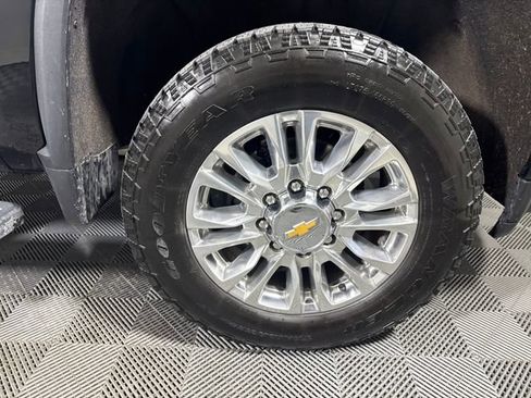 Used 2023 Chevrolet Silverado 2500 High Country w/ Z71 Off-Road Package image 11