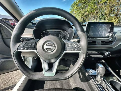 Used 2023 Nissan Altima 2.5 SV image 11