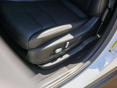 Used 2025 Cadillac XT6 Luxury FWD image 8