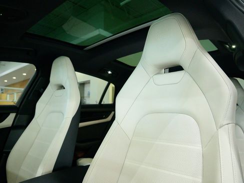 Used 2025 Porsche Panamera 4 image 20