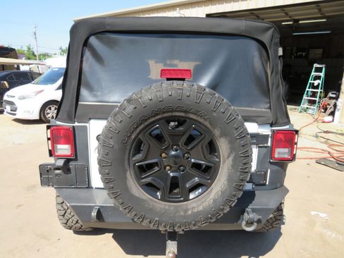 Used 2013 Jeep Wrangler Unlimited Sport image 5